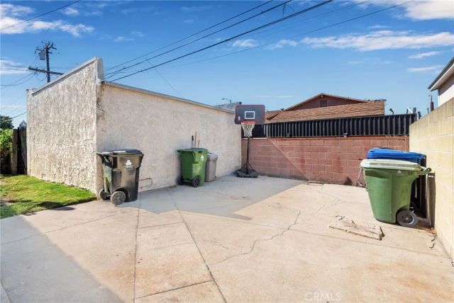 1657 W 67th Street 2, Los Angeles, CA 90047
