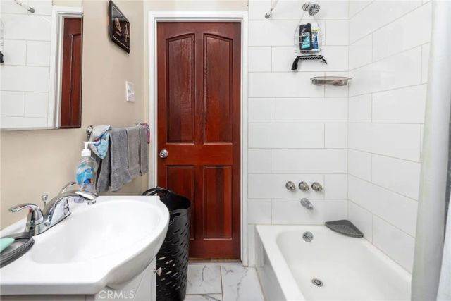 1657 W 67th Street 2, Los Angeles, CA 90047