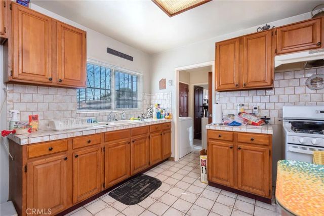 1657 W 67th Street 2, Los Angeles, CA 90047