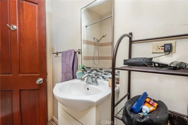 1657 W 67th Street 2, Los Angeles, CA 90047