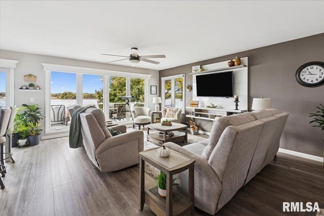 114 4TH Street, Fulton, IL 61252