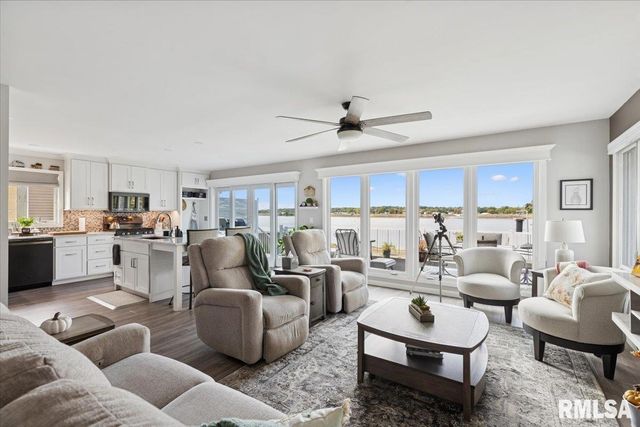 114 4TH Street, Fulton, IL 61252