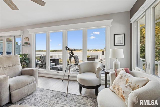 114 4TH Street, Fulton, IL 61252