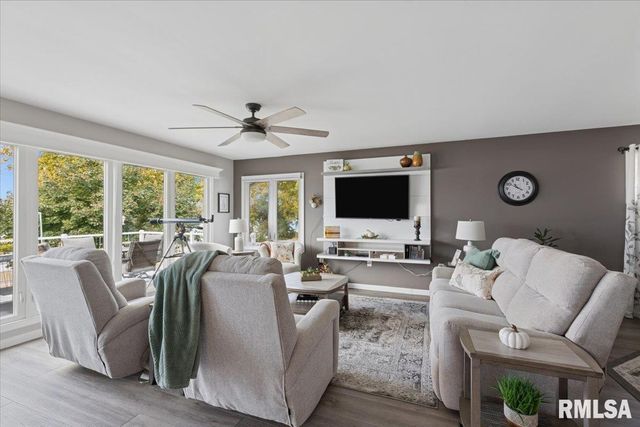 114 4TH Street, Fulton, IL 61252