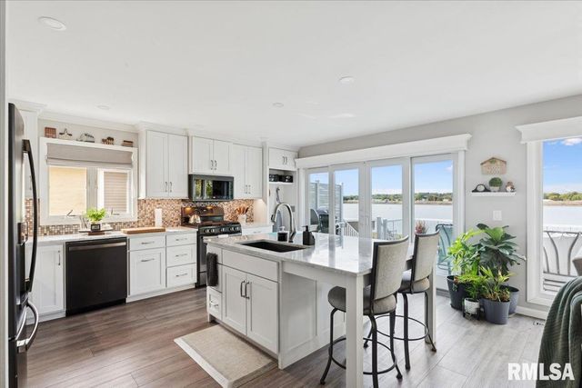 114 4TH Street, Fulton, IL 61252