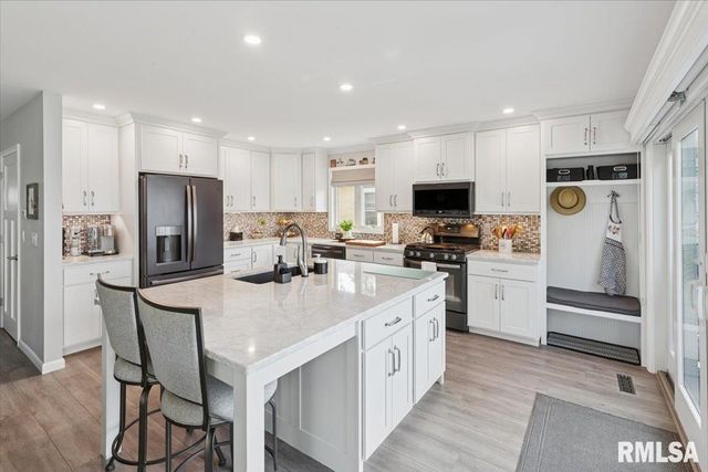 114 4TH Street, Fulton, IL 61252