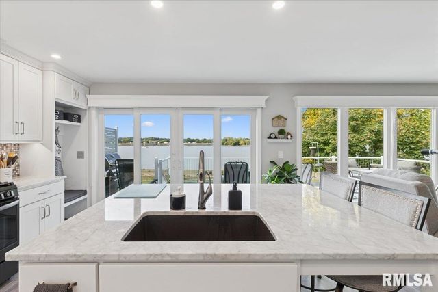 114 4TH Street, Fulton, IL 61252