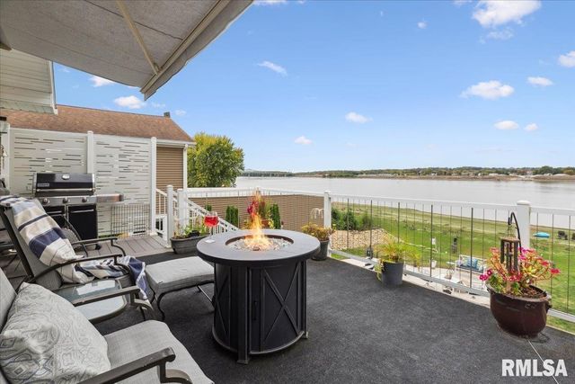 114 4TH Street, Fulton, IL 61252