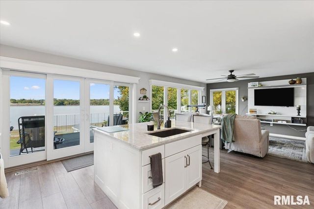 114 4TH Street, Fulton, IL 61252