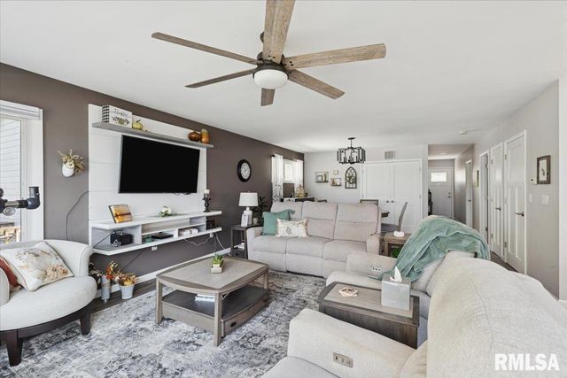 114 4TH Street, Fulton, IL 61252