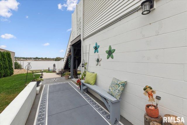 114 4TH Street, Fulton, IL 61252