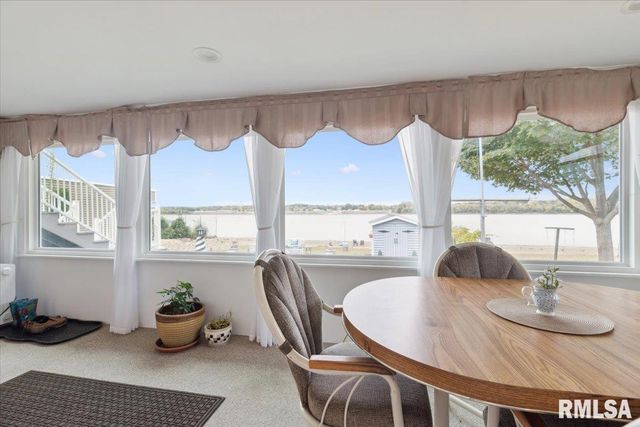 114 4TH Street, Fulton, IL 61252