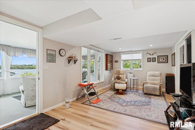 114 4TH Street, Fulton, IL 61252