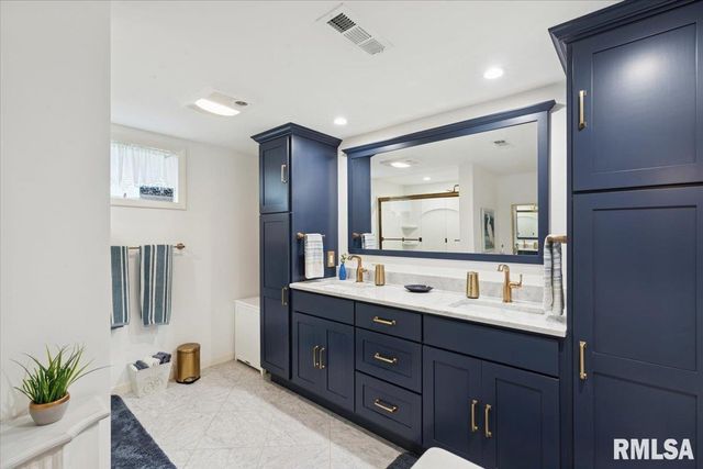 114 4TH Street, Fulton, IL 61252