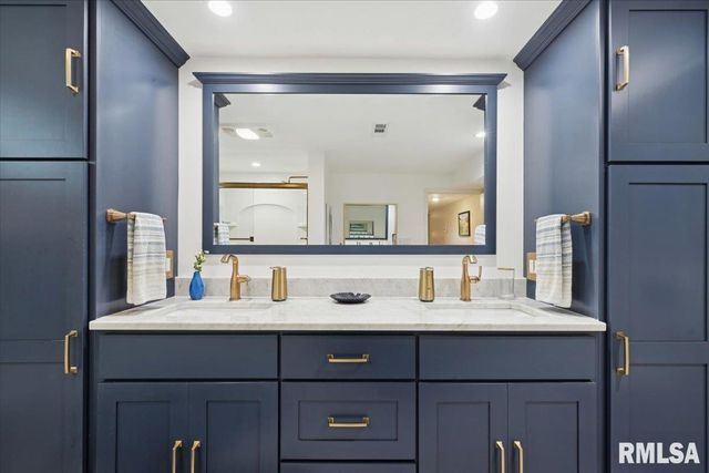 114 4TH Street, Fulton, IL 61252