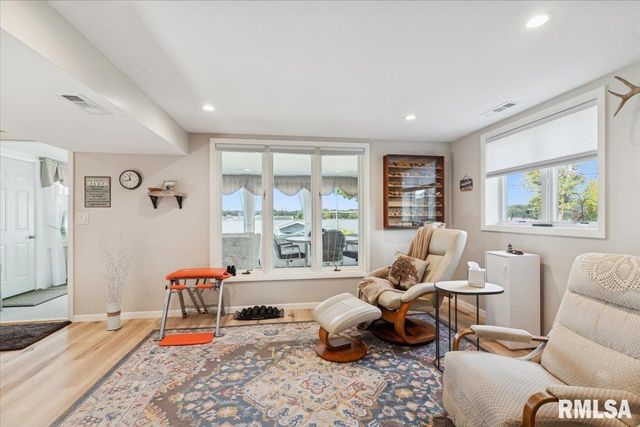 114 4TH Street, Fulton, IL 61252