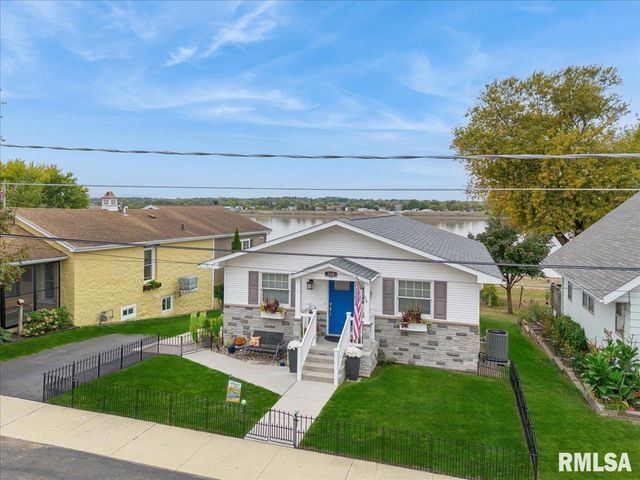 114 4TH Street, Fulton, IL 61252