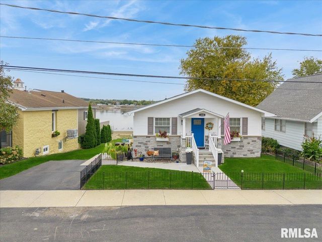 114 4TH Street, Fulton, IL 61252