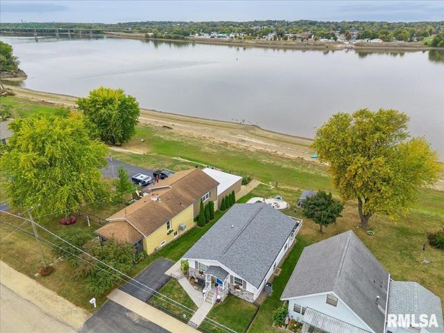 114 4TH Street, Fulton, IL 61252