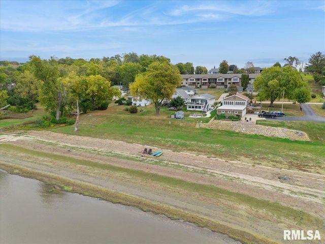 114 4TH Street, Fulton, IL 61252