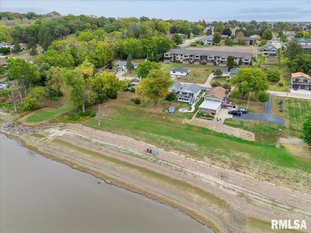 114 4TH Street, Fulton, IL 61252