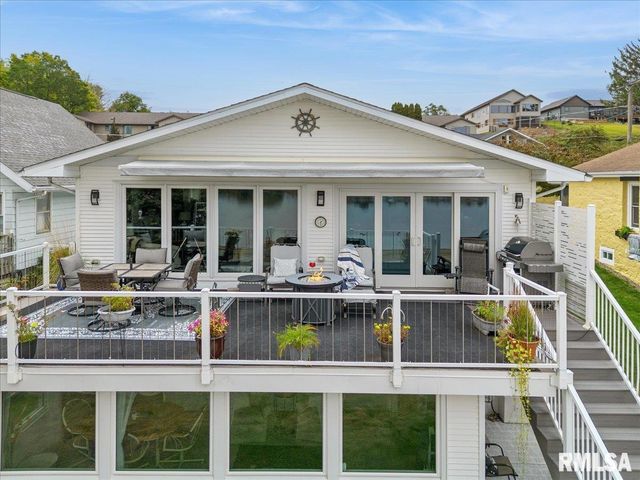 114 4TH Street, Fulton, IL 61252