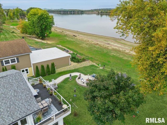 114 4TH Street, Fulton, IL 61252