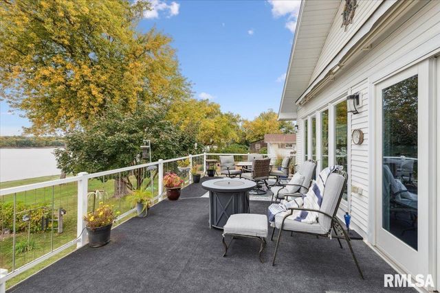 114 4TH Street, Fulton, IL 61252