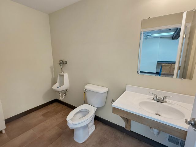 909 Front Street, Mchenry, IL 60050