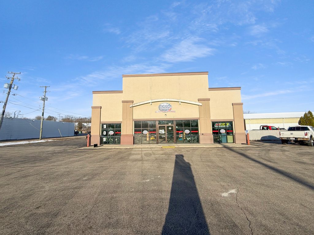 909 Front Street, Mchenry, IL 60050