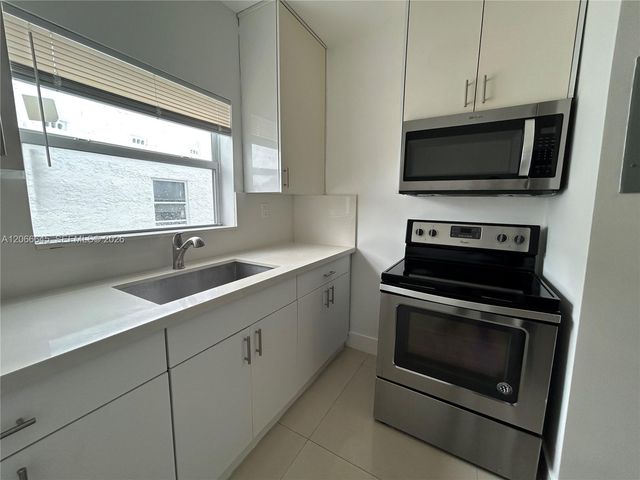 1890 NW 35 Street 7, Miami, FL 33126