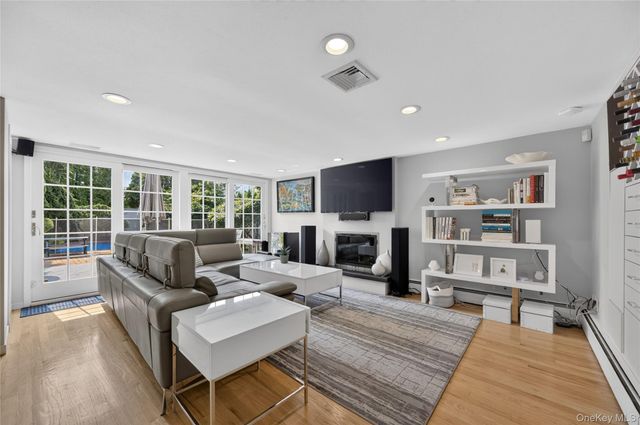 11 Sunbeam Road, Syosset, NY 11791
