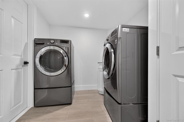 11 Sunbeam Road, Syosset, NY 11791