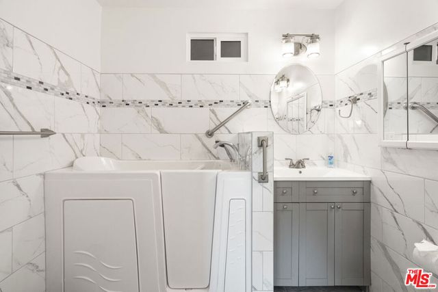 3104 Roderick Place, Los Angeles, CA 90065