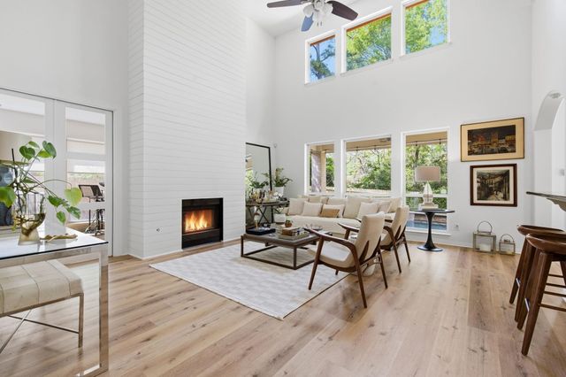 22 Picasso Path Place, The Woodlands, TX 77382