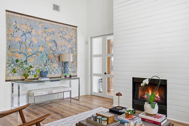 22 Picasso Path Place, The Woodlands, TX 77382