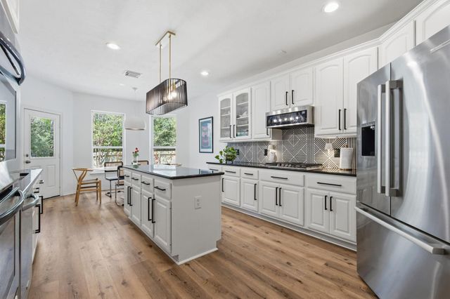 22 Picasso Path Place, The Woodlands, TX 77382