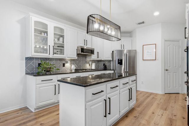 22 Picasso Path Place, The Woodlands, TX 77382