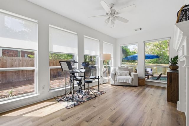 22 Picasso Path Place, The Woodlands, TX 77382