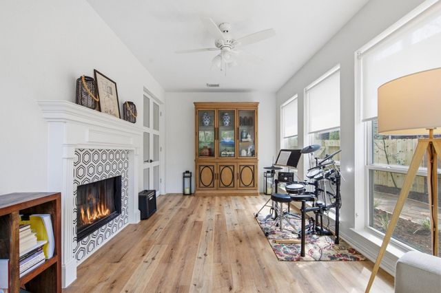 22 Picasso Path Place, The Woodlands, TX 77382