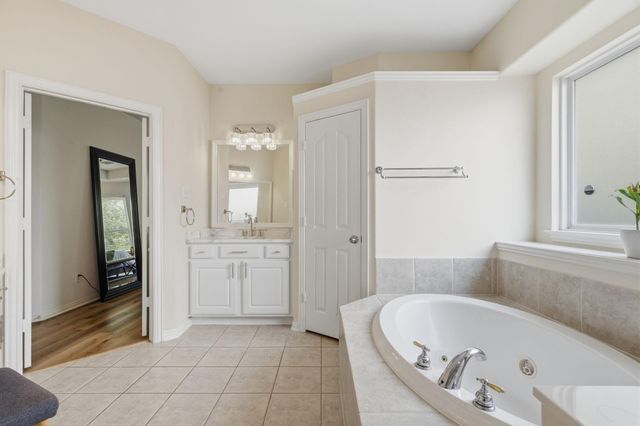 22 Picasso Path Place, The Woodlands, TX 77382