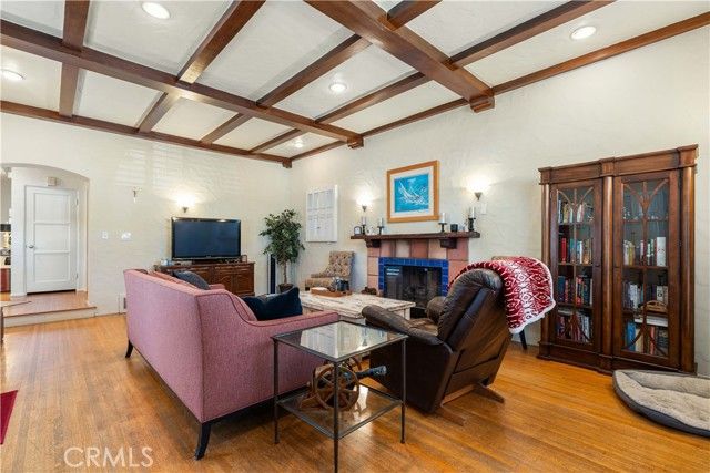 6216 W 5th, Los Angeles, CA 90048