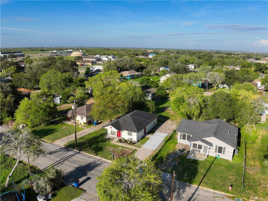 804 Avenue B, Sinton, TX 78387