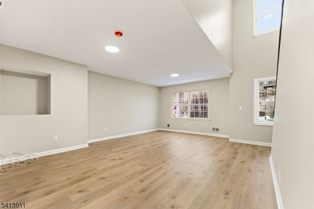 18 E Kinney St, Newark City, NJ 07102