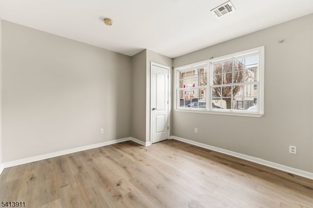 18 E Kinney St, Newark City, NJ 07102