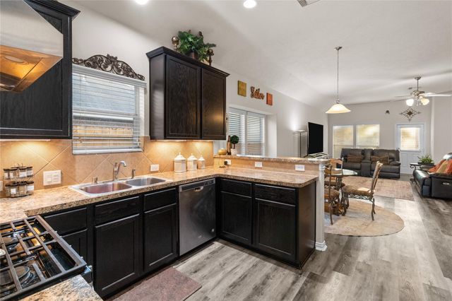 810 Sand Crab Lane, La Marque, TX 77568