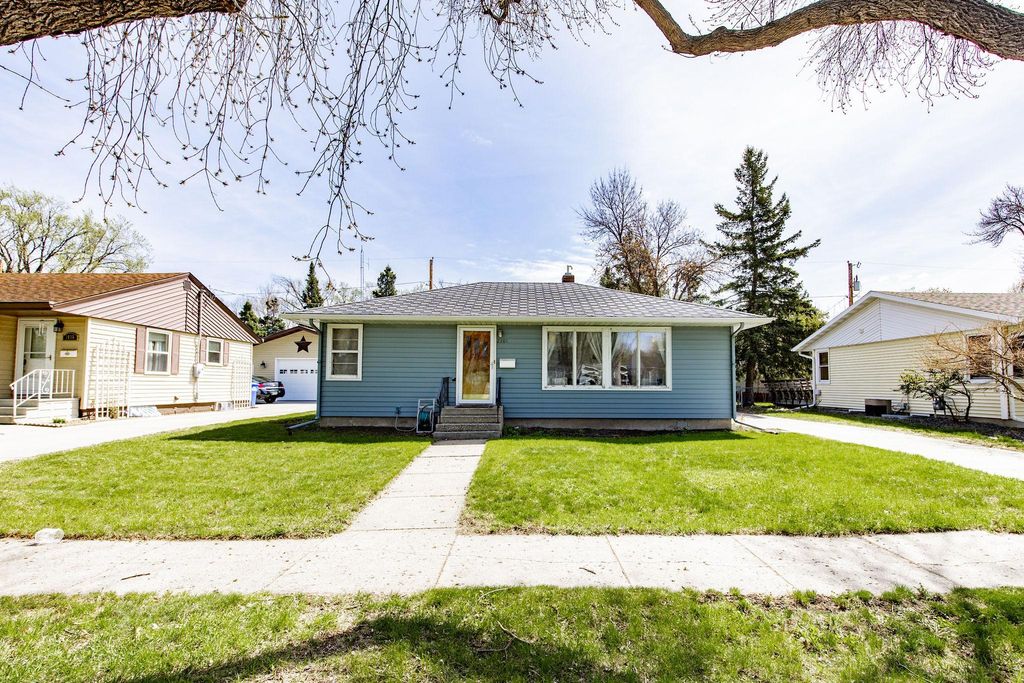 2101 7th Street N, Fargo, ND 58102