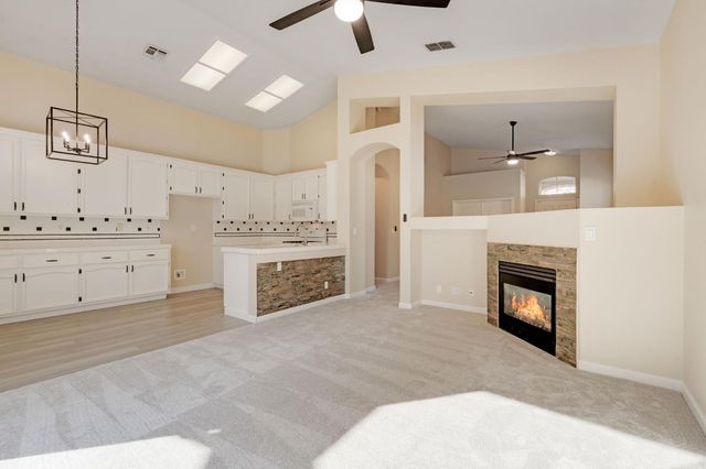 208 Fremantle Ct, Roseville, CA 95747