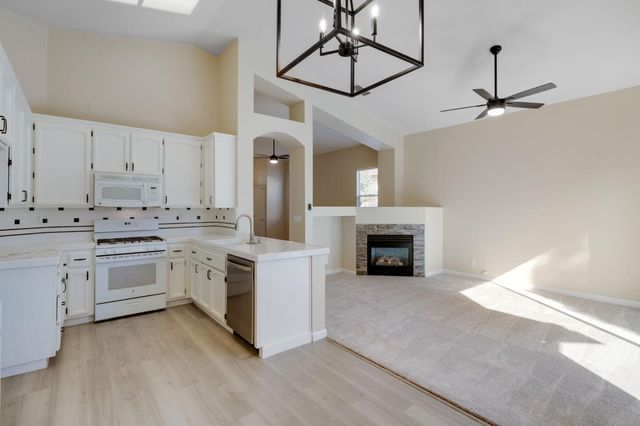 208 Fremantle Ct, Roseville, CA 95747