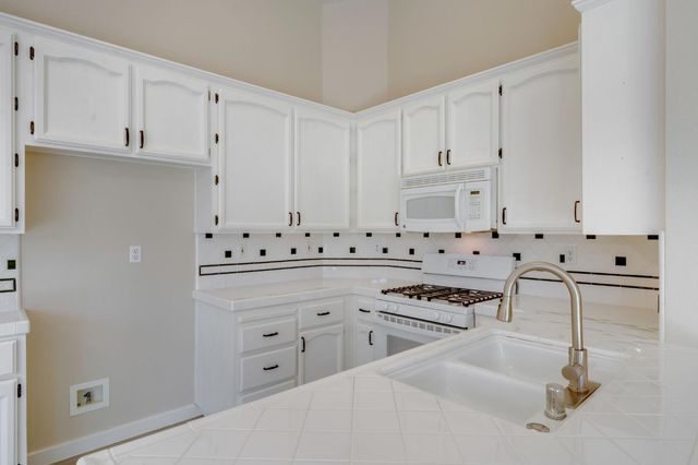 208 Fremantle Ct, Roseville, CA 95747